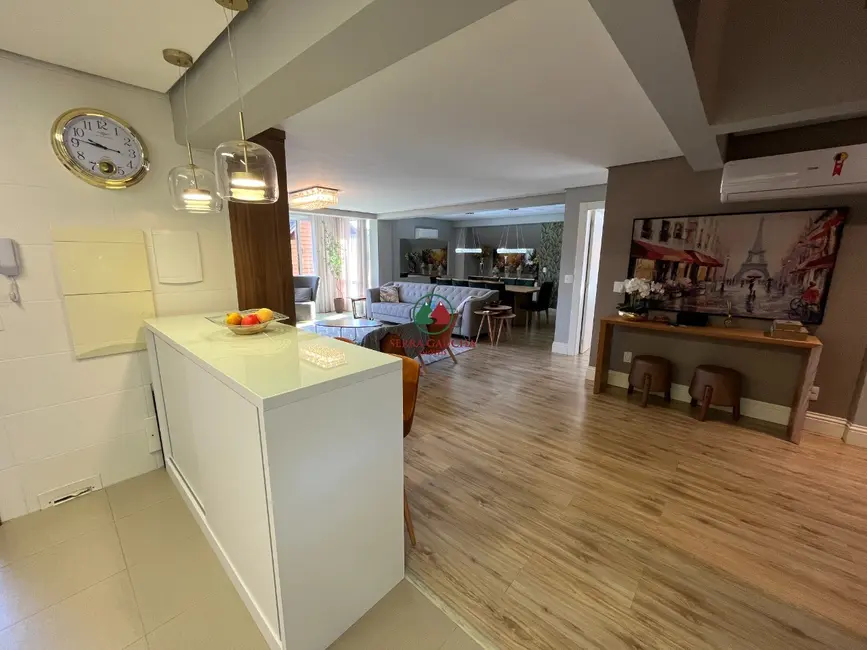 Apartamento com 4 quartos à venda, 311m2 em Centro, Gramado - RS - imagem 9 Foto 9 de Apartamento com 4 quartos à venda, 311m2 em Centro, Gramado - RS