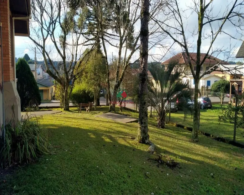 Casa com 4 quartos à venda, 250m2 em Centro, Canela - RS - imagem 6 Foto 6 de Casa com 4 quartos à venda, 250m2 em Centro, Canela - RS