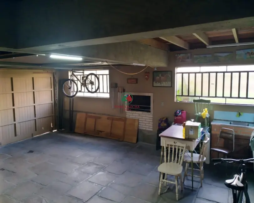 Casa com 4 quartos à venda, 250m2 em Centro, Canela - RS - imagem 8 Foto 8 de Casa com 4 quartos à venda, 250m2 em Centro, Canela - RS