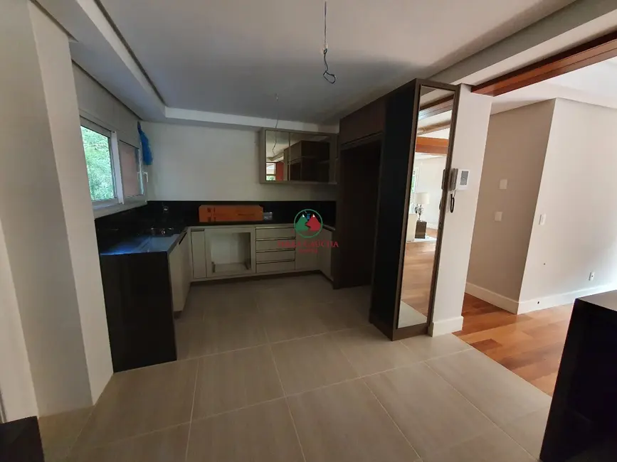 Apartamento com 3 quartos à venda, 223m2 em Centro, Gramado - RS - imagem 6 Foto 6 de Apartamento com 3 quartos à venda, 223m2 em Centro, Gramado - RS