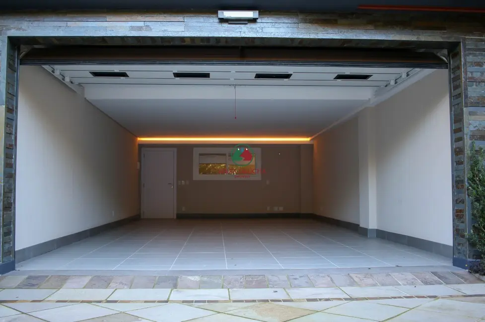 Apartamento com 3 quartos à venda, 176m2 em Gramado - RS - imagem 8 Foto 8 de Apartamento com 3 quartos à venda, 176m2 em Gramado - RS