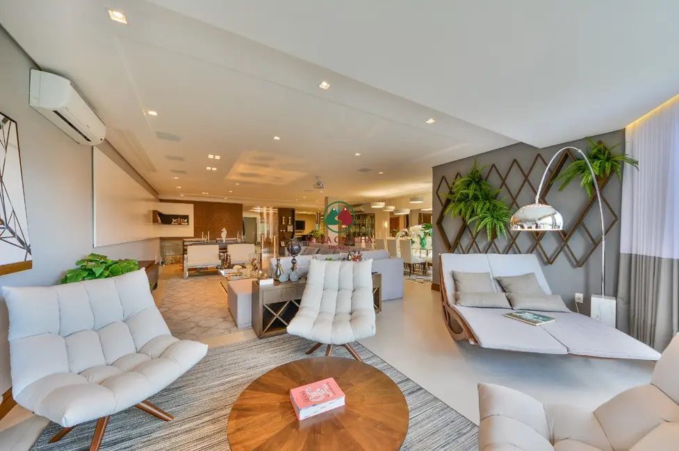 Apartamento com 4 quartos à venda, 315m2 em Centro, Gramado - RS - imagem 8 Foto 8 de Apartamento com 4 quartos à venda, 315m2 em Centro, Gramado - RS