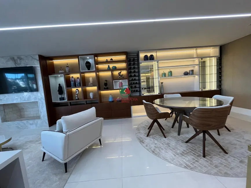 Foto 3 de Apartamento com 3 quartos à venda, 227m2 em Centro, Gramado - RS