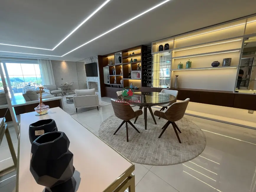 Foto 5 de Apartamento com 3 quartos à venda, 227m2 em Centro, Gramado - RS