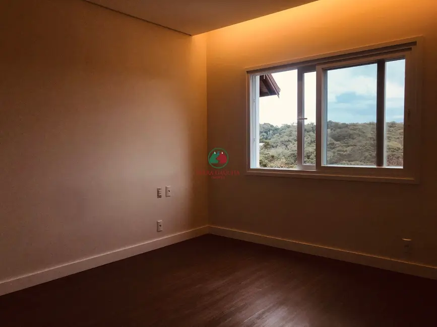 Apartamento com 2 quartos à venda, 82m2 em Centro, Gramado - RS - imagem 8 Foto 8 de Apartamento com 2 quartos à venda, 82m2 em Centro, Gramado - RS