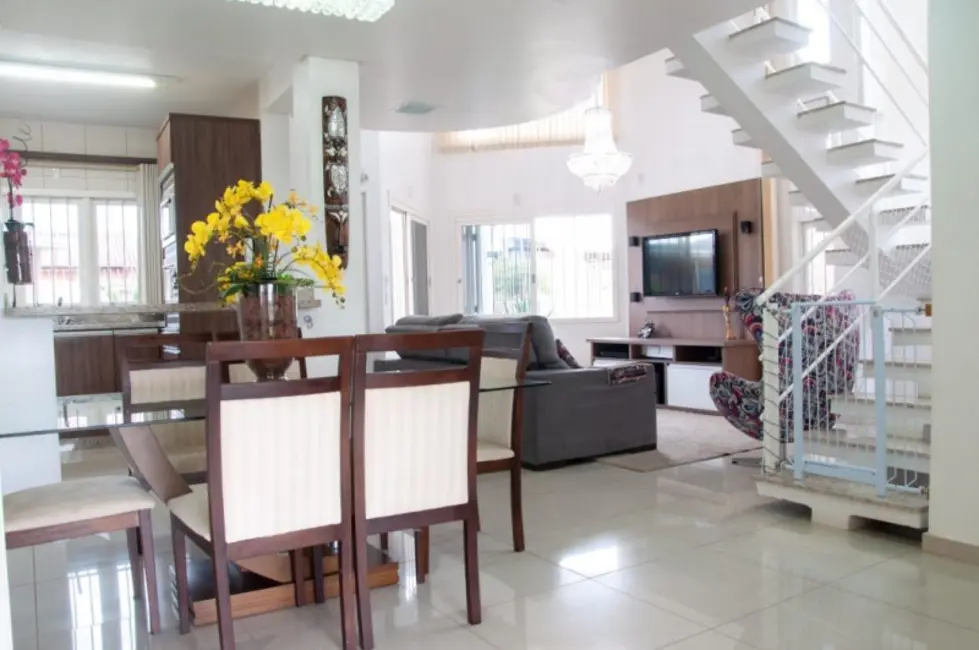 Casa com 3 quartos à venda, 157m2 em Campo Bom - RS - imagem 5 Foto 5 de Casa com 3 quartos à venda, 157m2 em Campo Bom - RS