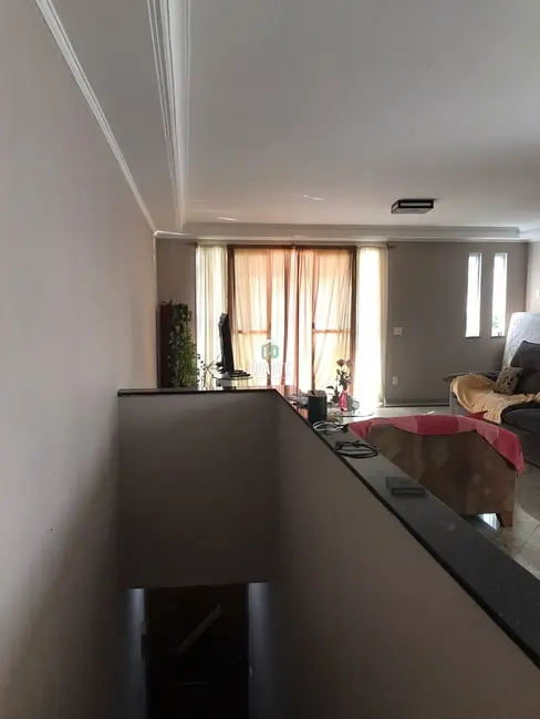 Casa com 4 quartos à venda, 236m2 em Pompéia, Santos - SP - imagem 4 Foto 4 de Casa com 4 quartos à venda, 236m2 em Pompéia, Santos - SP