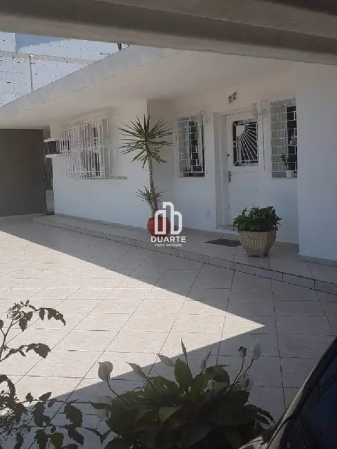 Foto 2 de Casa com 3 quartos à venda, 240m2 em Parque Bitaru, Sao Vicente - SP