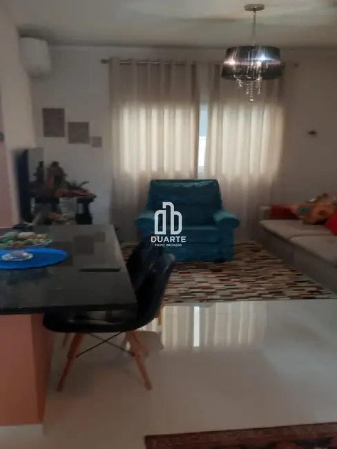 Casa com 2 quartos à venda, 103m2 em Gonzaga, Santos - SP - imagem 4 Foto 4 de Casa com 2 quartos à venda, 103m2 em Gonzaga, Santos - SP