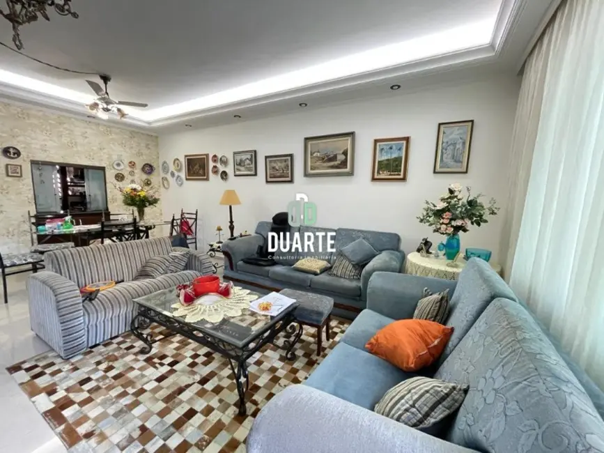 Casa com 3 quartos à venda, 200m2 em Gonzaga, Santos - SP - imagem 2 Foto 2 de Casa com 3 quartos à venda, 200m2 em Gonzaga, Santos - SP