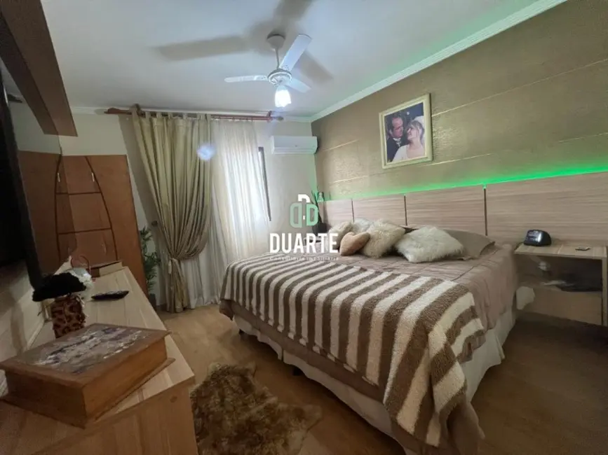 Apartamento com 3 quartos à venda, 260m2 em Campo Grande, Santos - SP - imagem 5 Foto 5 de Apartamento com 3 quartos à venda, 260m2 em Campo Grande, Santos - SP