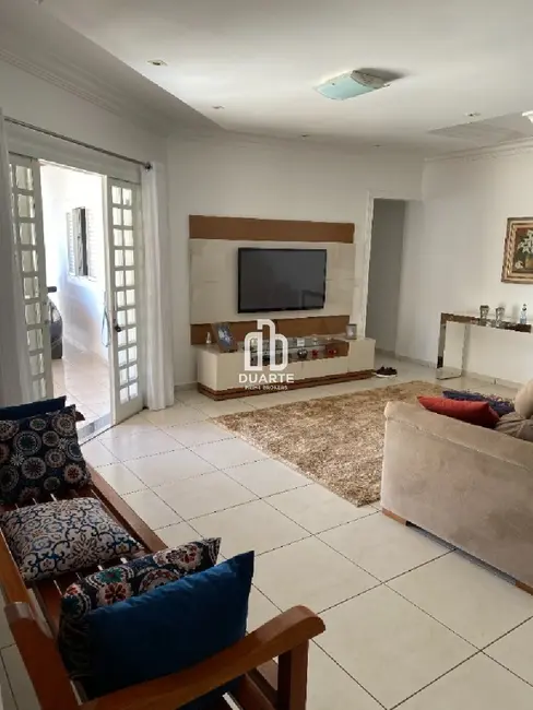 Foto 4 de Casa com 3 quartos à venda, 257m2 em Tapiratiba - SP