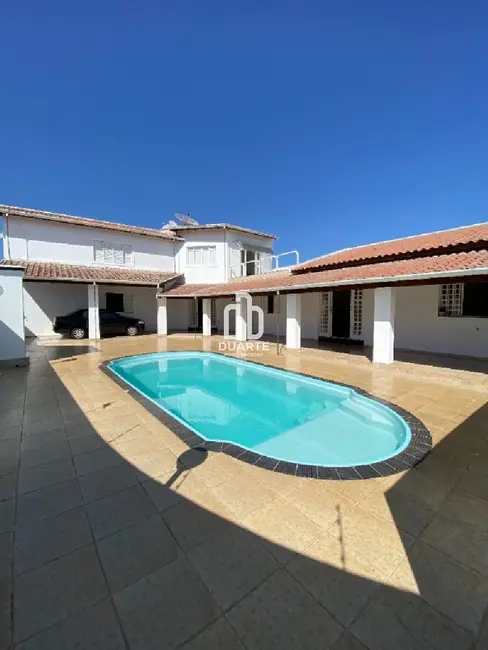 Foto 1 de Casa com 3 quartos à venda, 257m2 em Tapiratiba - SP