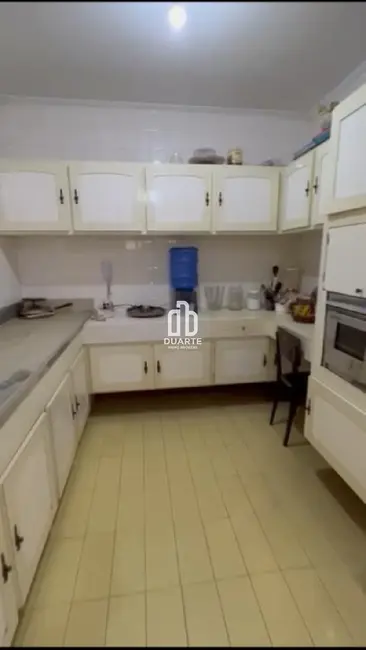 Apartamento com 3 quartos à venda, 190m2 em Gonzaga, Santos - SP - imagem 4 Foto 4 de Apartamento com 3 quartos à venda, 190m2 em Gonzaga, Santos - SP