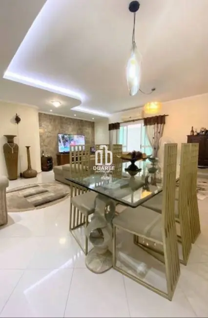 Casa com 3 quartos à venda, 236m2 em Campo Grande, Santos - SP - imagem 3 Foto 3 de Casa com 3 quartos à venda, 236m2 em Campo Grande, Santos - SP