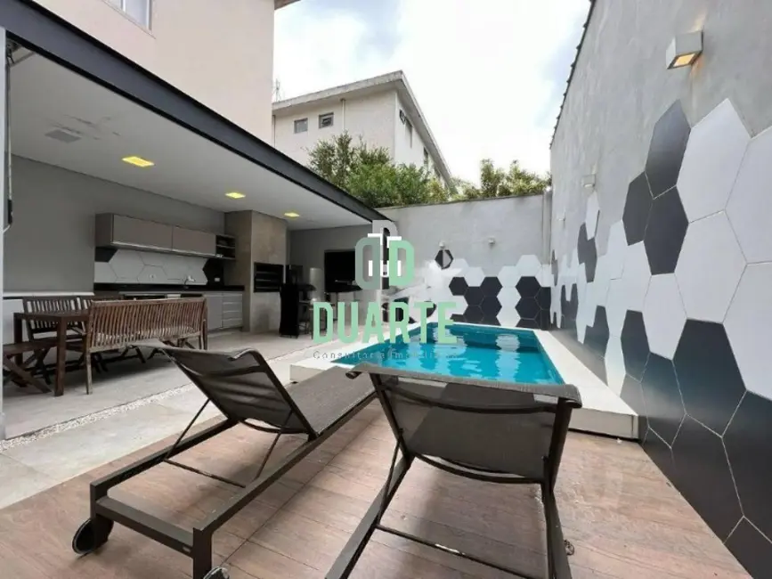 Casa com 3 quartos à venda, 200m2 em Campo Grande, Santos - SP - imagem 2 Foto 2 de Casa com 3 quartos à venda, 200m2 em Campo Grande, Santos - SP