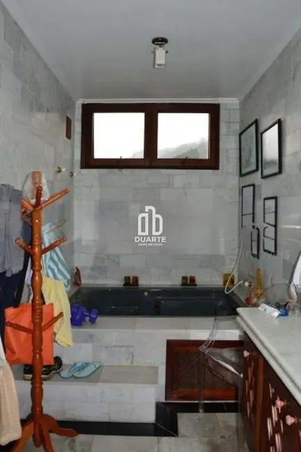 Foto 8 de Casa com 4 quartos à venda, 360m2 em Enseada, Guaruja - SP