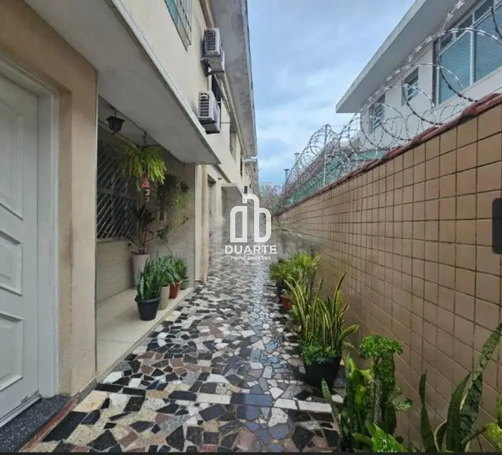 Casa com 2 quartos à venda, 92m2 em Encruzilhada, Santos - SP - imagem 5 Foto 5 de Casa com 2 quartos à venda, 92m2 em Encruzilhada, Santos - SP