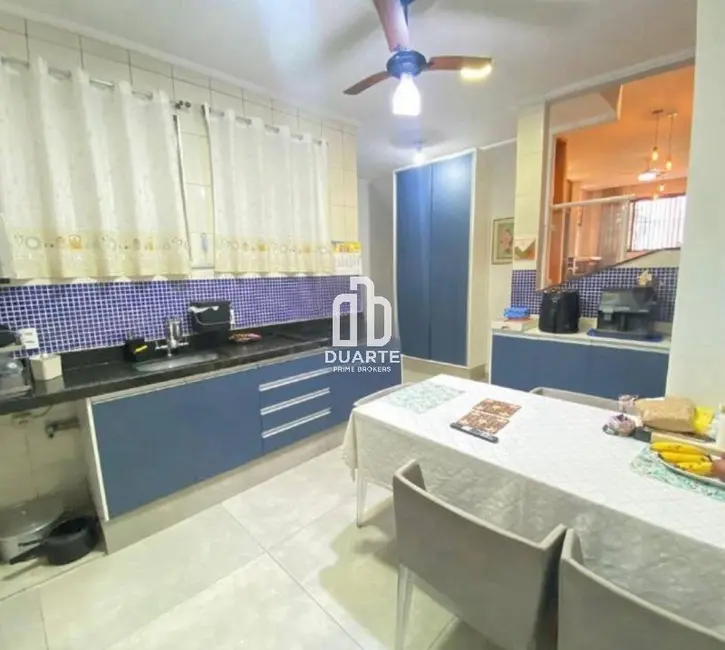 Foto 9 de Casa com 3 quartos à venda, 350m2 em Marapé, Santos - SP