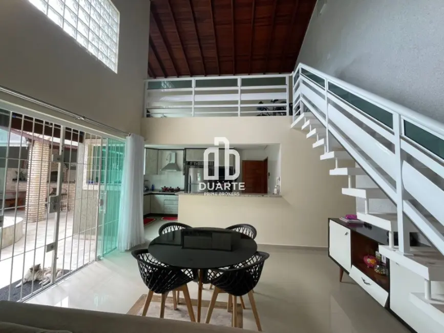 Casa com 3 quartos à venda, 160m2 em Flórida, Praia Grande - SP - imagem 3 Foto 3 de Casa com 3 quartos à venda, 160m2 em Flórida, Praia Grande - SP