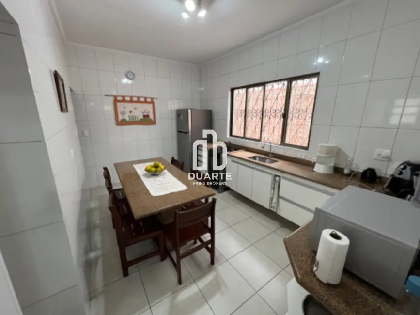 Casa com 5 quartos à venda, 345m2 em Vila Belmiro, Santos - SP - imagem 5 Foto 5 de Casa com 5 quartos à venda, 345m2 em Vila Belmiro, Santos - SP