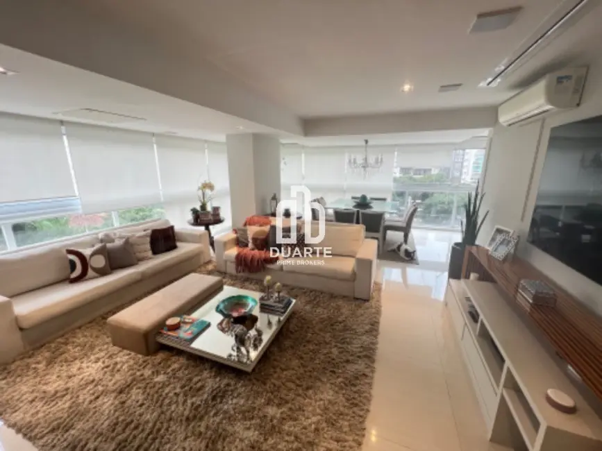 Apartamento com 4 quartos para alugar, 221m2 em Gonzaga, Santos - SP - imagem 8 Foto 8 de Apartamento com 4 quartos para alugar, 221m2 em Gonzaga, Santos - SP