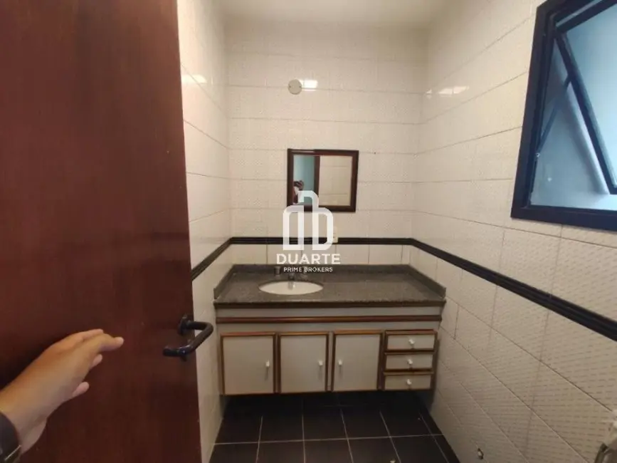 Apartamento com 4 quartos para alugar, 252m2 em Gonzaga, Santos - SP - imagem 8 Foto 8 de Apartamento com 4 quartos para alugar, 252m2 em Gonzaga, Santos - SP