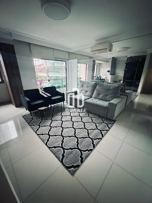 Casa com 3 quartos à venda, 170m2 em Embaré, Santos - SP - imagem 3 Foto 3 de Casa com 3 quartos à venda, 170m2 em Embaré, Santos - SP