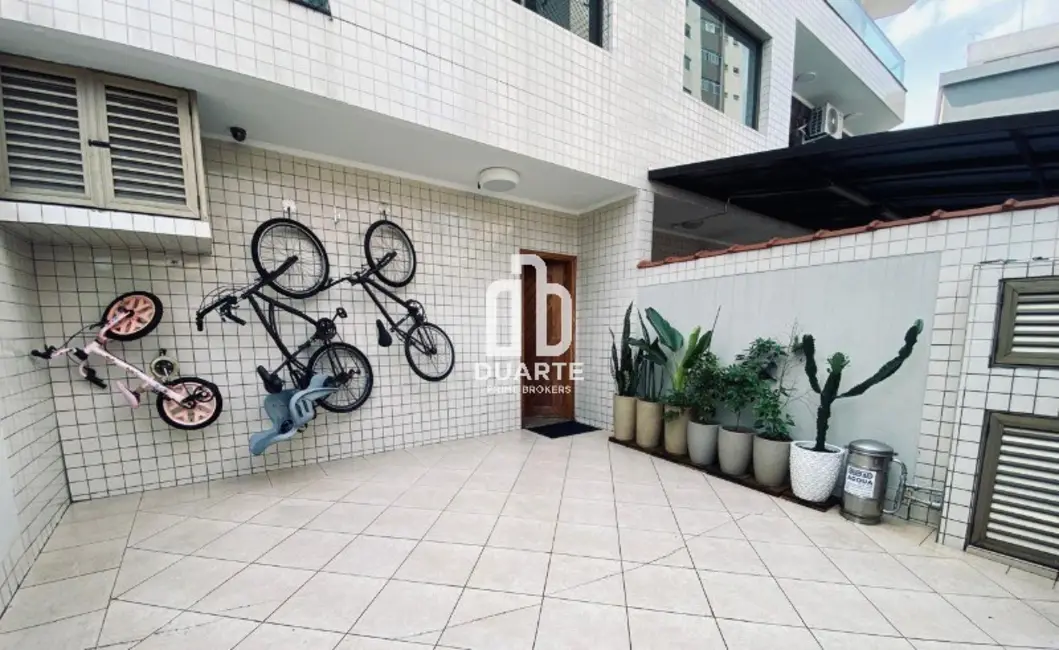 Foto 2 de Casa com 3 quartos à venda, 170m2 em Embaré, Santos - SP