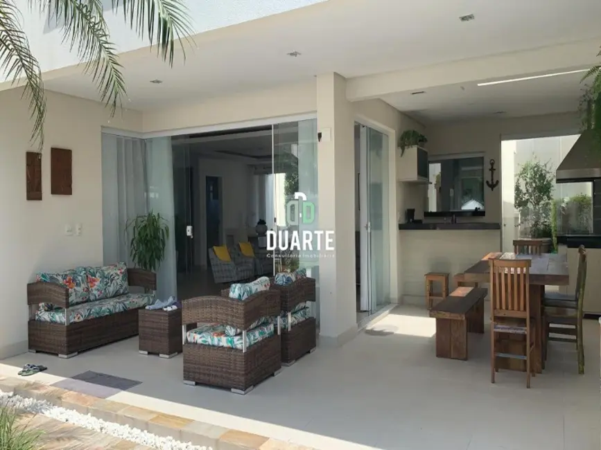 Foto 3 de Casa com 5 quartos à venda, 384m2 em Tombo, Guaruja - SP