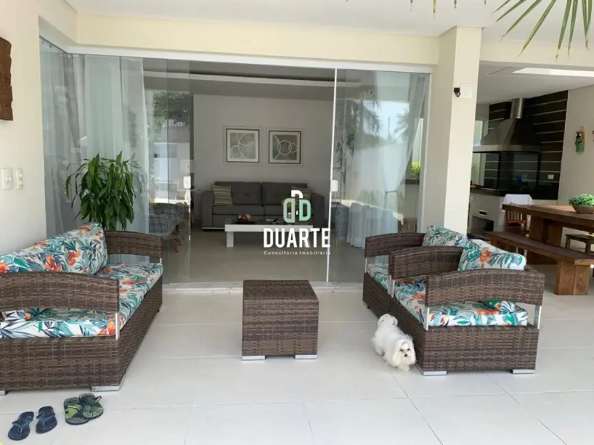 Foto 2 de Casa com 5 quartos à venda, 384m2 em Tombo, Guaruja - SP