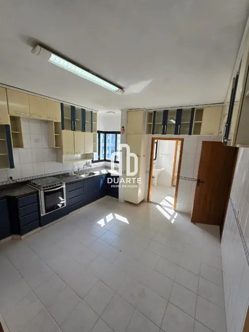 Apartamento com 3 quartos para alugar, 137m2 em Aparecida, Santos - SP - imagem 6 Foto 6 de Apartamento com 3 quartos para alugar, 137m2 em Aparecida, Santos - SP
