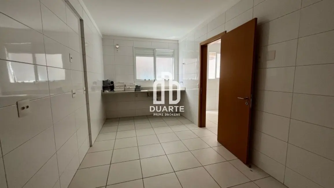 Foto 9 de Apartamento com 3 quartos à venda, 184m2 em Gonzaga, Santos - SP