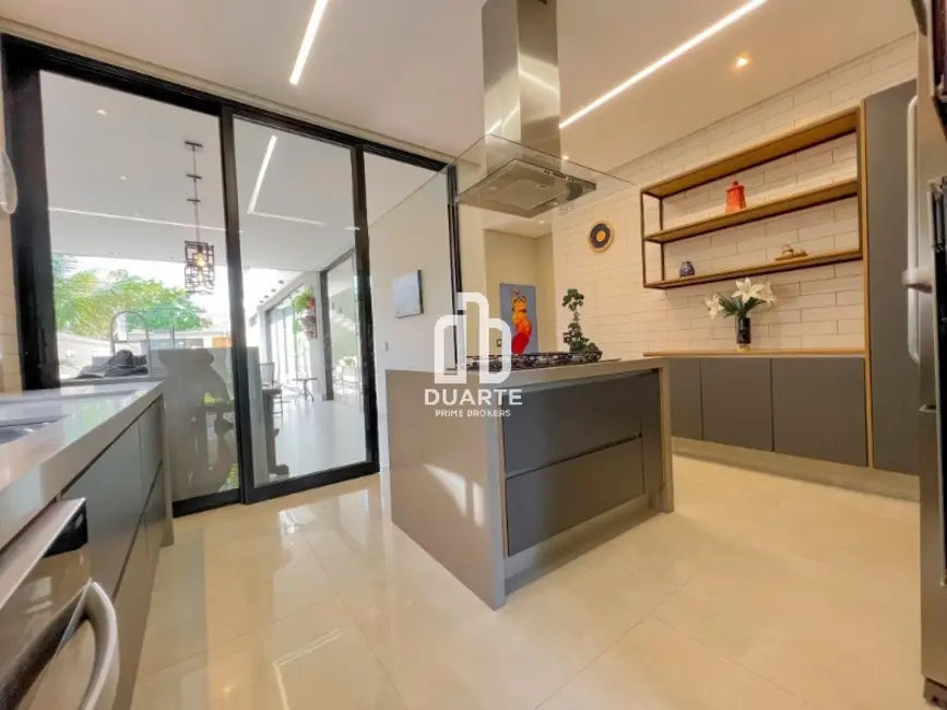 Casa com 5 quartos à venda, 350m2 em Riviera de São Lourenço, Bertioga - SP - imagem 7 Foto 7 de Casa com 5 quartos à venda, 350m2 em Riviera de São Lourenço, Bertioga - SP