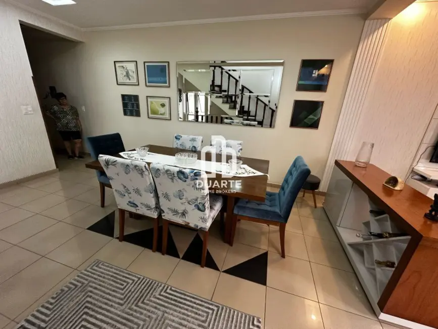 Foto 2 de Casa com 6 quartos à venda, 195m2 em Aparecida, Santos - SP