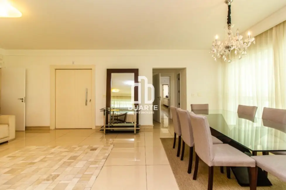 Apartamento com 4 quartos para alugar, 360m2 em Gonzaga, Santos - SP - imagem 5 Foto 5 de Apartamento com 4 quartos para alugar, 360m2 em Gonzaga, Santos - SP