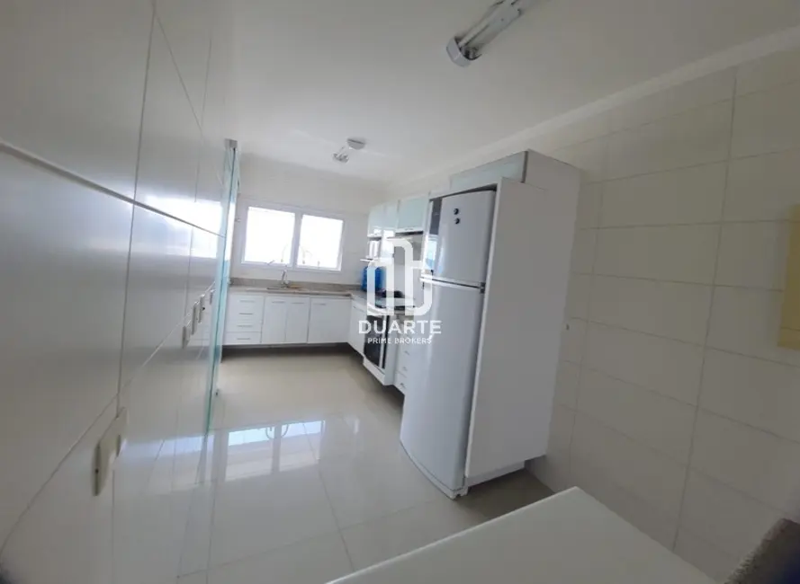 Apartamento com 3 quartos para alugar, 135m2 em Embaré, Santos - SP - imagem 4 Foto 4 de Apartamento com 3 quartos para alugar, 135m2 em Embaré, Santos - SP