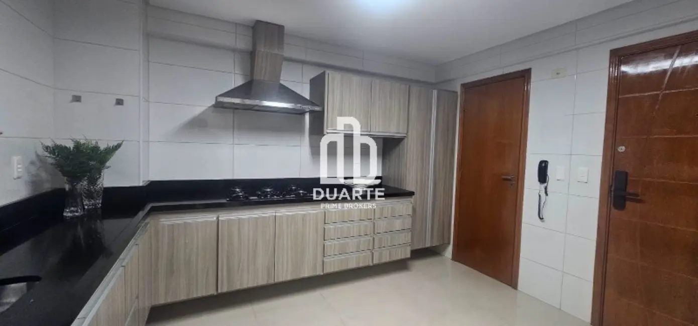 Apartamento com 3 quartos para alugar, 129m2 em Embaré, Santos - SP - imagem 7 Foto 7 de Apartamento com 3 quartos para alugar, 129m2 em Embaré, Santos - SP