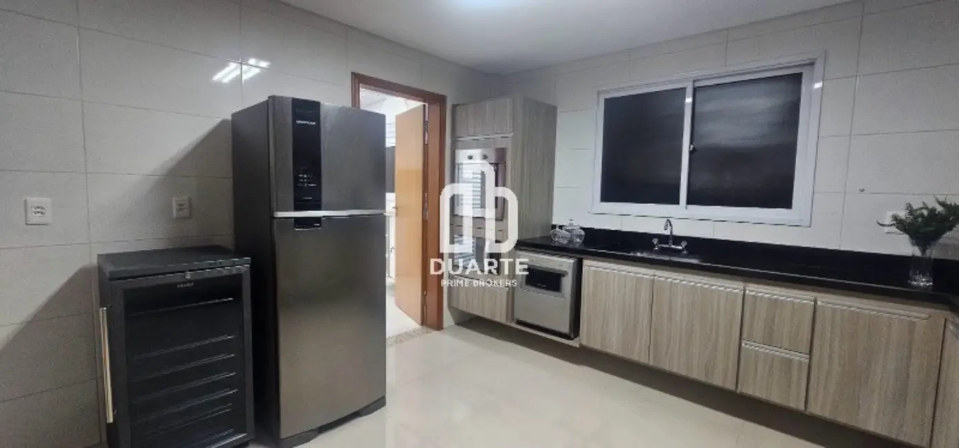 Apartamento com 3 quartos para alugar, 129m2 em Embaré, Santos - SP - imagem 8 Foto 8 de Apartamento com 3 quartos para alugar, 129m2 em Embaré, Santos - SP