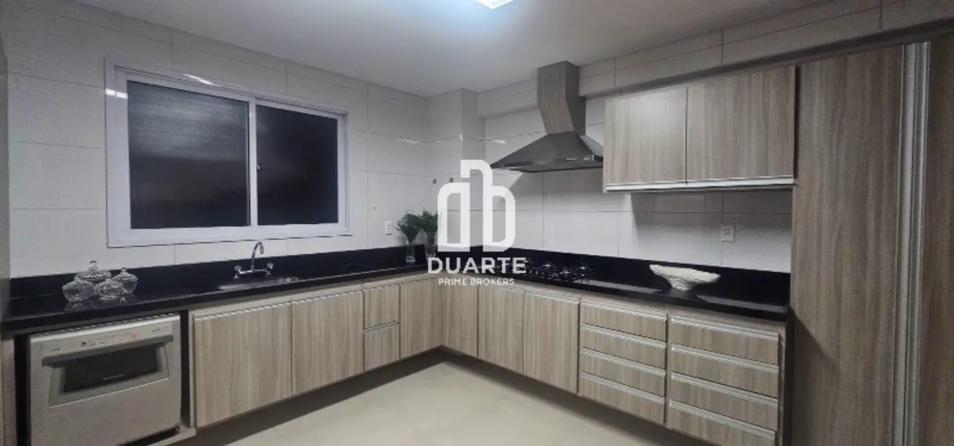 Apartamento com 3 quartos para alugar, 129m2 em Embaré, Santos - SP - imagem 6 Foto 6 de Apartamento com 3 quartos para alugar, 129m2 em Embaré, Santos - SP