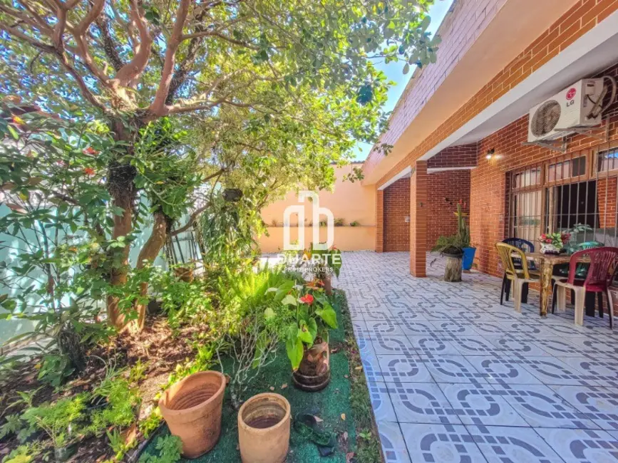 Foto 3 de Casa com 4 quartos à venda, 137m2 em Mongagua - SP