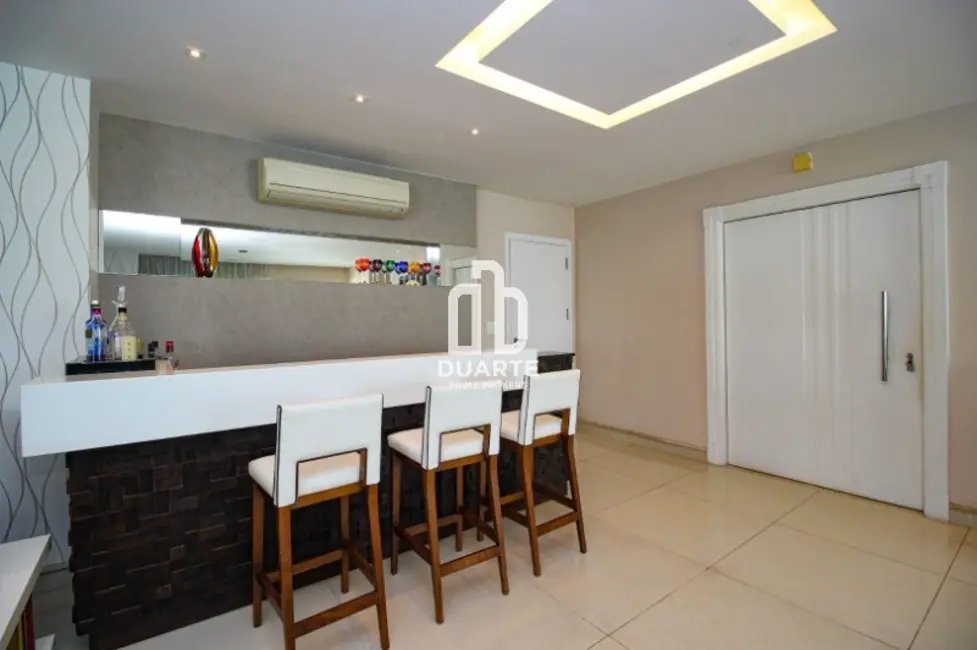 Apartamento com 4 quartos para alugar, 360m2 em Gonzaga, Santos - SP - imagem 6 Foto 6 de Apartamento com 4 quartos para alugar, 360m2 em Gonzaga, Santos - SP