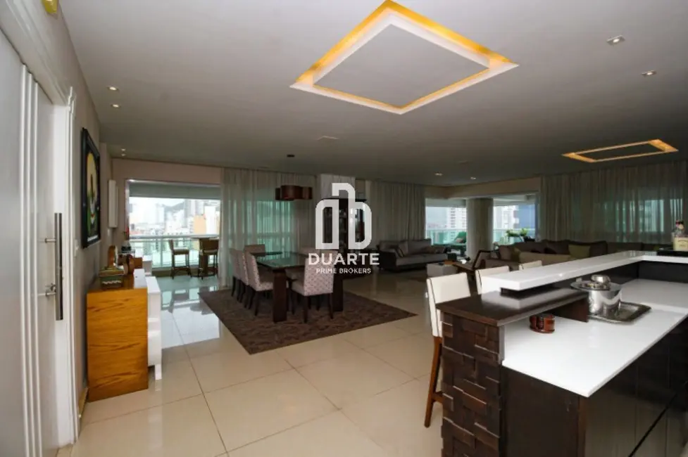 Apartamento com 4 quartos para alugar, 360m2 em Gonzaga, Santos - SP - imagem 3 Foto 3 de Apartamento com 4 quartos para alugar, 360m2 em Gonzaga, Santos - SP