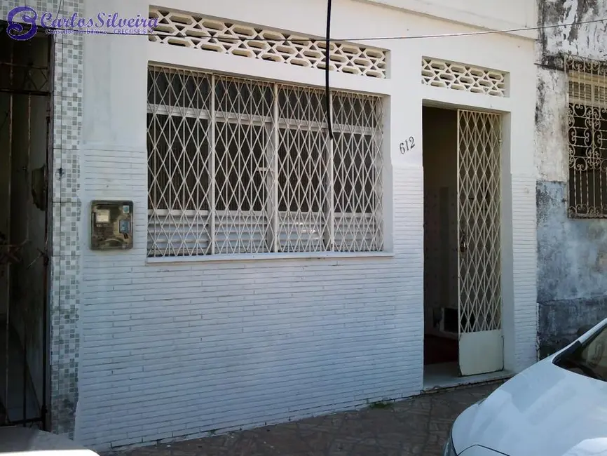 Foto 1 de Casa com 2 quartos para alugar, 152m2 em São José, Aracaju - SE