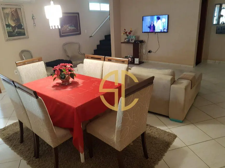 Sobrado com 3 quartos à venda, 150m2 em Canto do Forte, Praia Grande - SP - imagem 4 Foto 4 de Sobrado com 3 quartos à venda, 150m2 em Canto do Forte, Praia Grande - SP