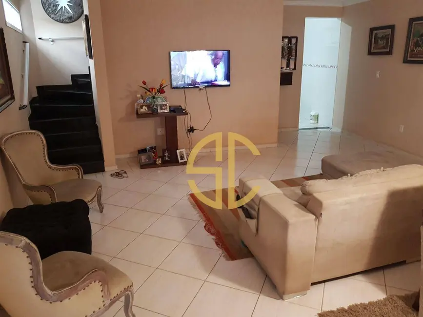 Sobrado com 3 quartos à venda, 150m2 em Canto do Forte, Praia Grande - SP - imagem 5 Foto 5 de Sobrado com 3 quartos à venda, 150m2 em Canto do Forte, Praia Grande - SP