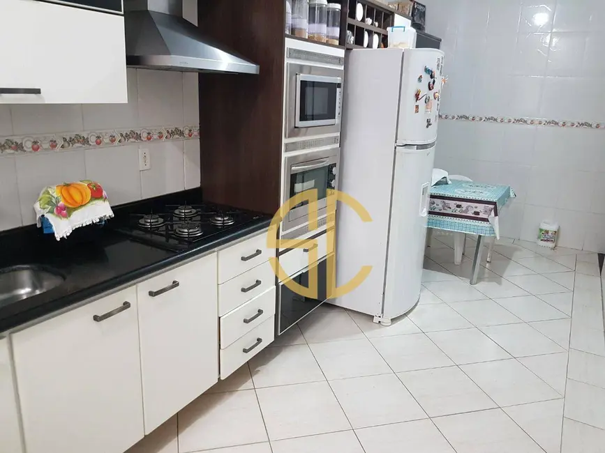 Sobrado com 3 quartos à venda, 150m2 em Canto do Forte, Praia Grande - SP - imagem 9 Foto 9 de Sobrado com 3 quartos à venda, 150m2 em Canto do Forte, Praia Grande - SP