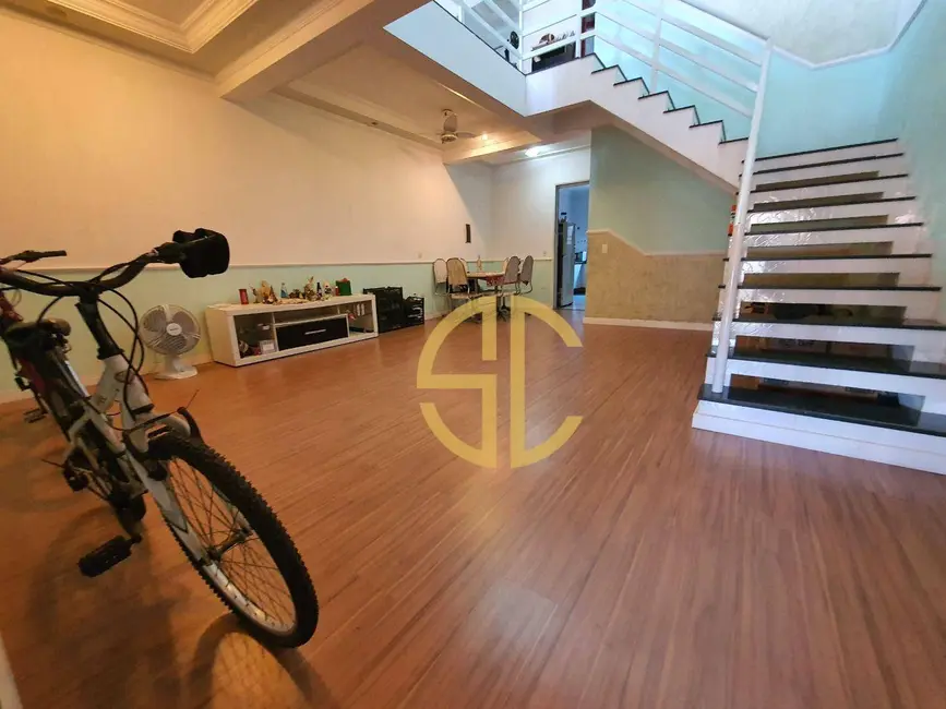 Foto 2 de Sobrado com 3 quartos à venda, 159m2 em Praia Grande - SP