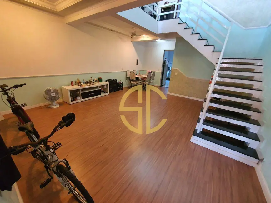 Foto 3 de Sobrado com 3 quartos à venda, 159m2 em Praia Grande - SP