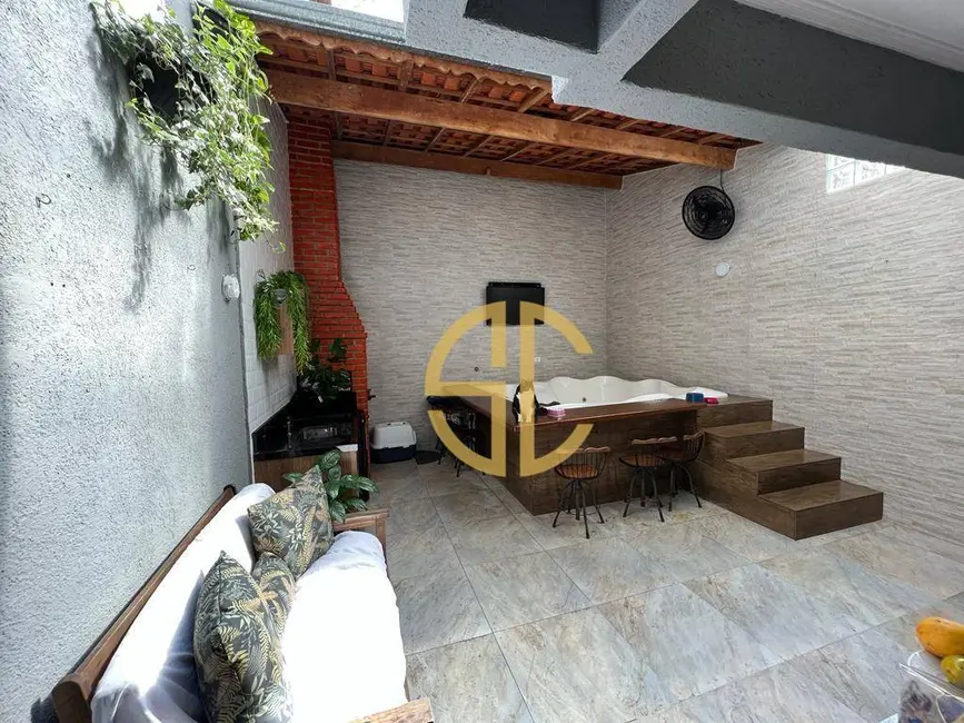 Sobrado com 3 quartos à venda, 200m2 em Tupi, Praia Grande - SP - imagem 7 Foto 7 de Sobrado com 3 quartos à venda, 200m2 em Tupi, Praia Grande - SP